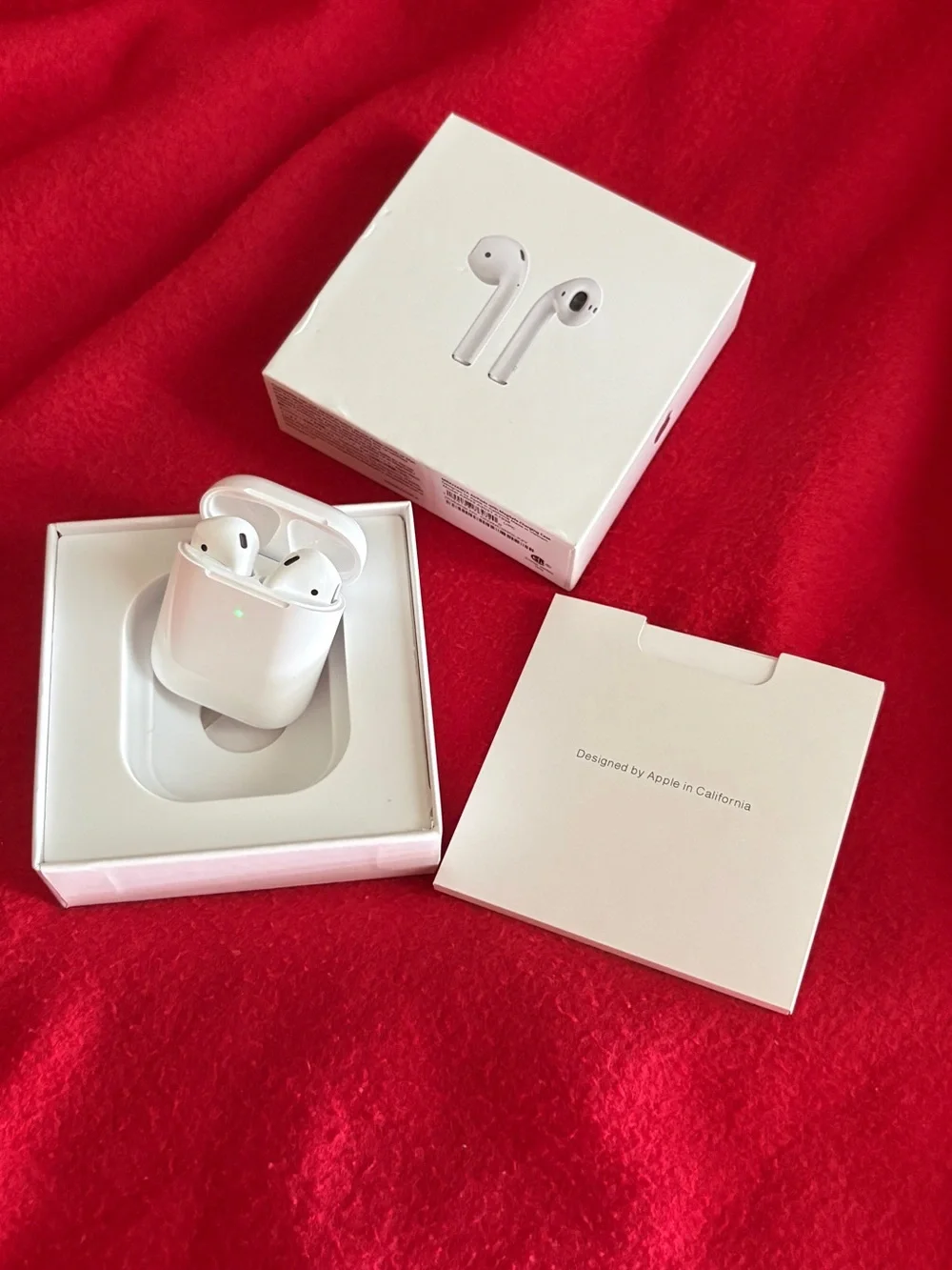 Apple Airpods 2nd generation with Charging Case